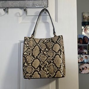 Non brand snake skin leather purse.